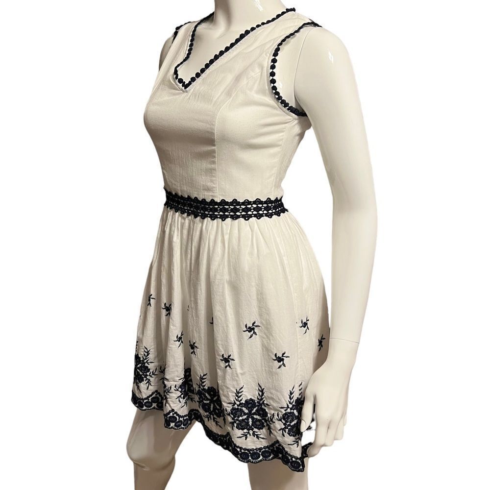SALE 15.00 Altae’d State Mini Sundress Dress White & Navy Embroidered size Small - Picture 3 of 9